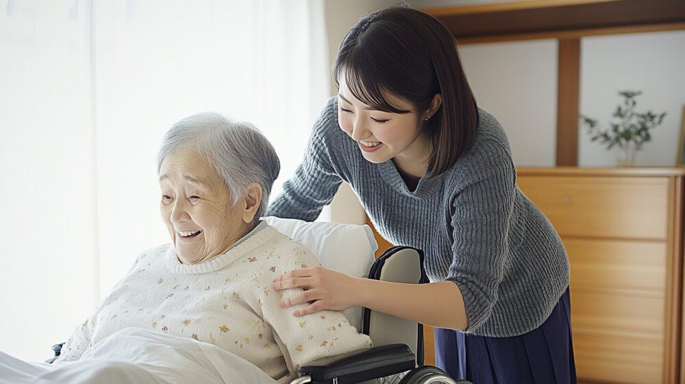 老女を介護する女性